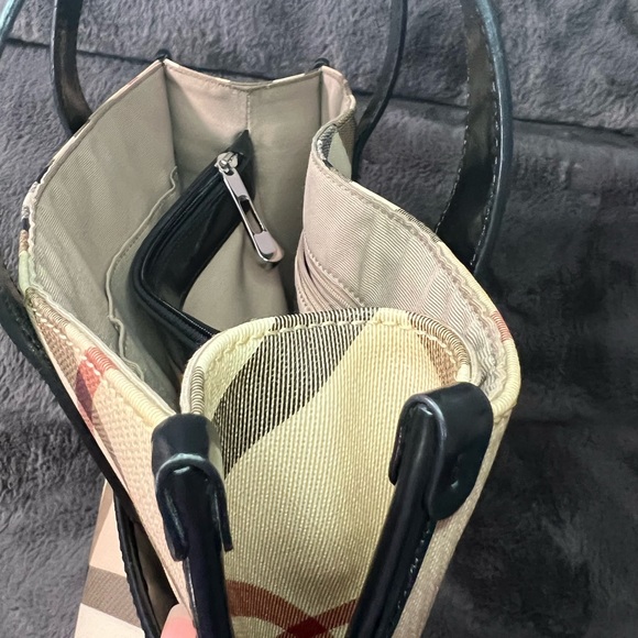 Authentic Burberry Nova Check Tote - Picture 6 of 16